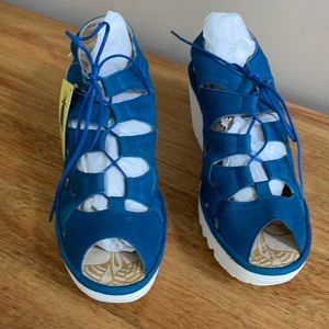 NEW Fly London SZ 39 YEX916 Electric Blue